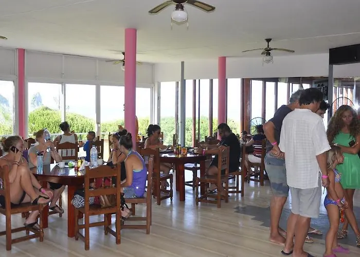 Pink Palace Hotel 2*