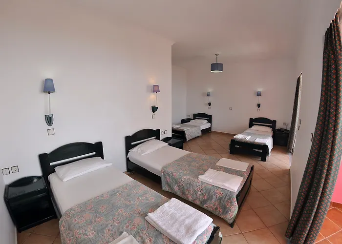 Pink Palace Hotel 2*