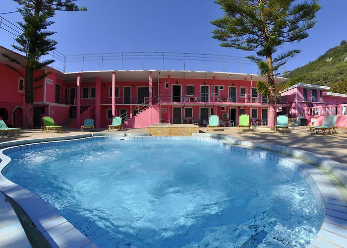 Pink Palace Hotel 2*