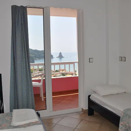 粉红宫海滩度假酒店 2*