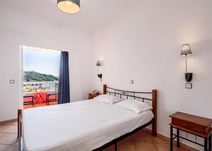 Pink Palace Hotel 2*