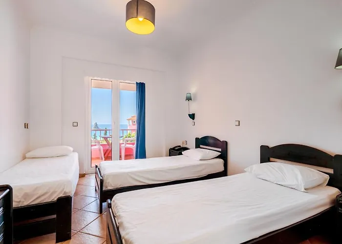 Pink Palace Hotell 2*