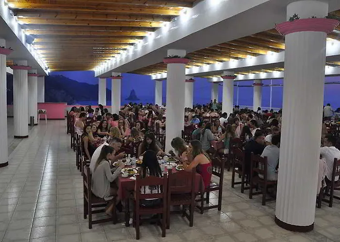 Pink Palace Hotel Agios Gordios (Corfu)