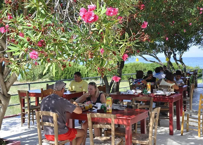 Pink Palace Hotel 2*