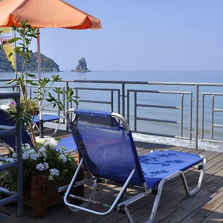 Pink Palace Hotel 2*